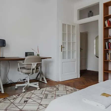 Concierge Targowa * ワルシャワ